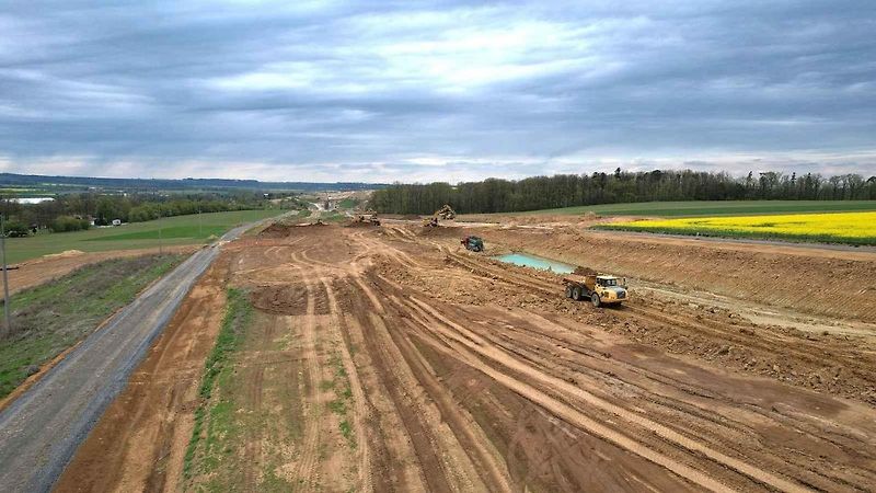 Snímky z výstavby dálnice D35 Džbánov - Litomyšl, duben 2025
