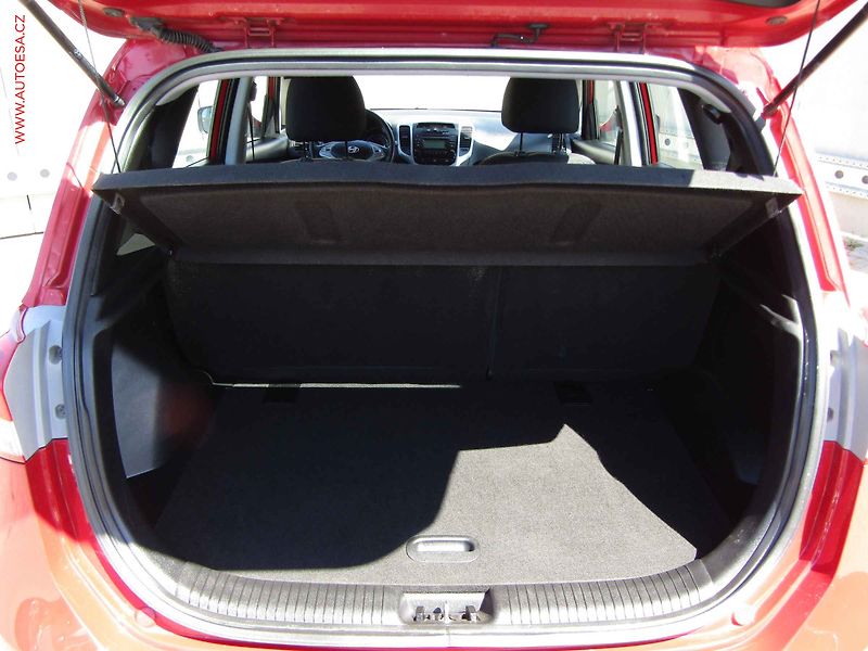Hyundai ix20 (2013) 1.4 CVVT, ČR, servis.kniha - fotka 7 z 19