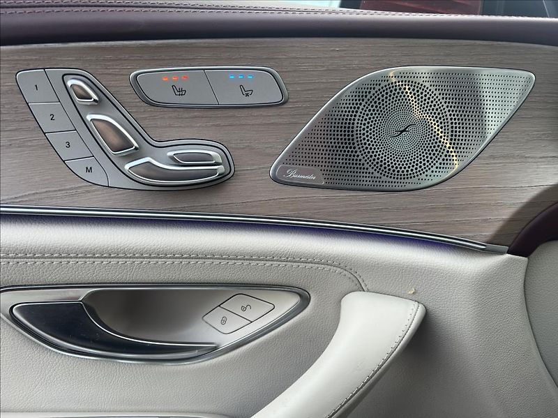 Mercedes-Benz CLS 400d 4M,Designo,HUD,ACC,1.Maj - fotka 13 z 35