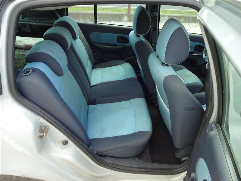 Renault Clio 1,2i - fotka 22 z 32