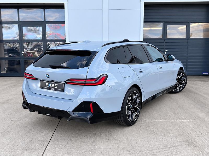 BMW Řada 5 540d xDrive Touring M-Sport - fotka 4 z 35