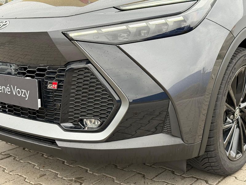 Toyota C-HR 2,0 HEV e-CVT GR Sport - fotka 29 z 30