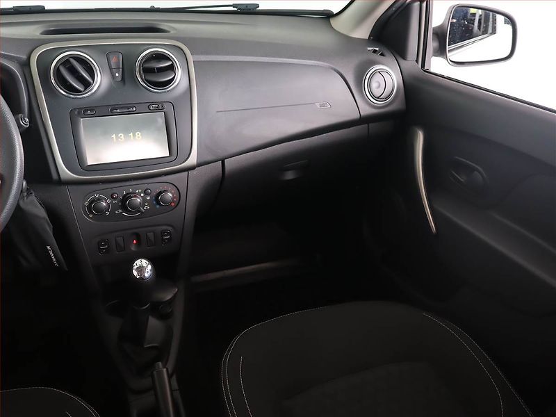 Dacia Logan (2015) 1.2 16V, Navi - fotka 8 z 18