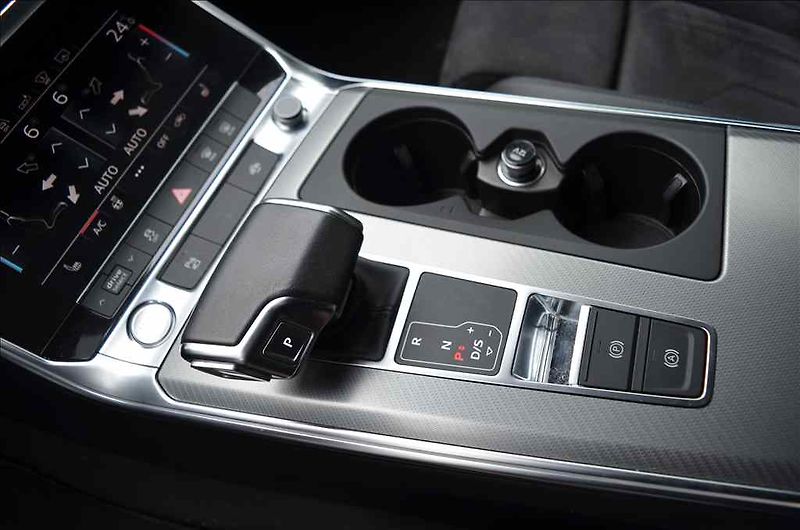 Audi A6 (2019) AVANT 40TDI AT - fotka 11 z 18