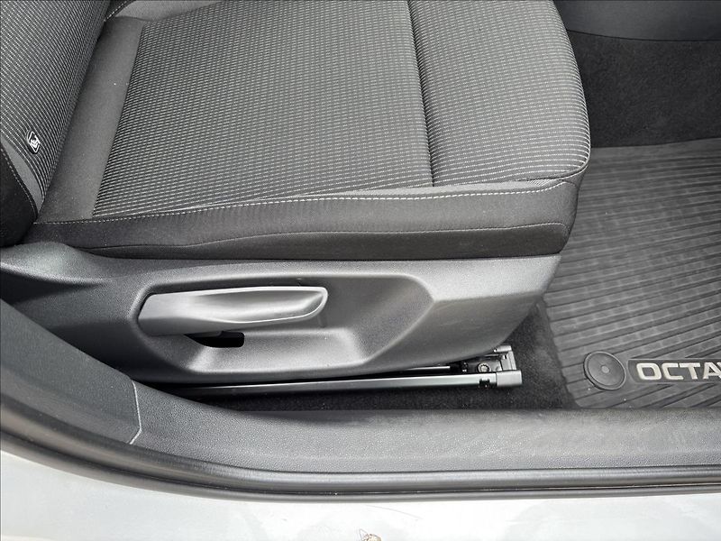 Škoda Octavia 2,0 TDI Ambition 85kW - fotka 18 z 43