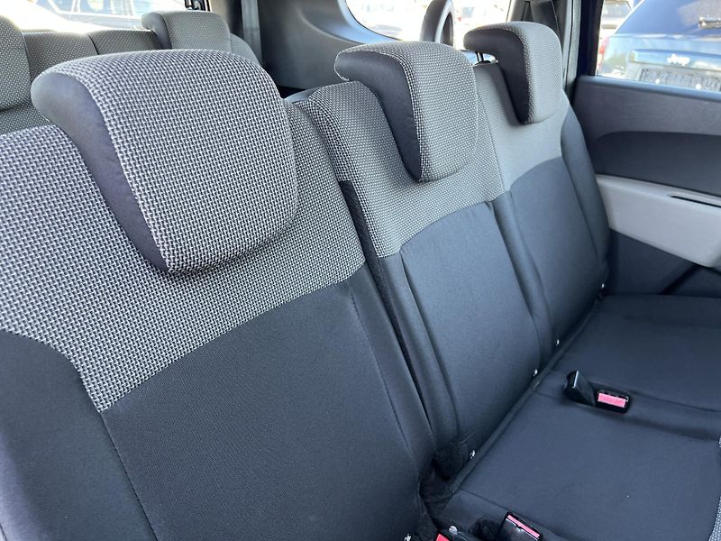 Dacia Lodgy 1.6i LPG 7MÍST TAŽNÉ - fotka 26 z 38