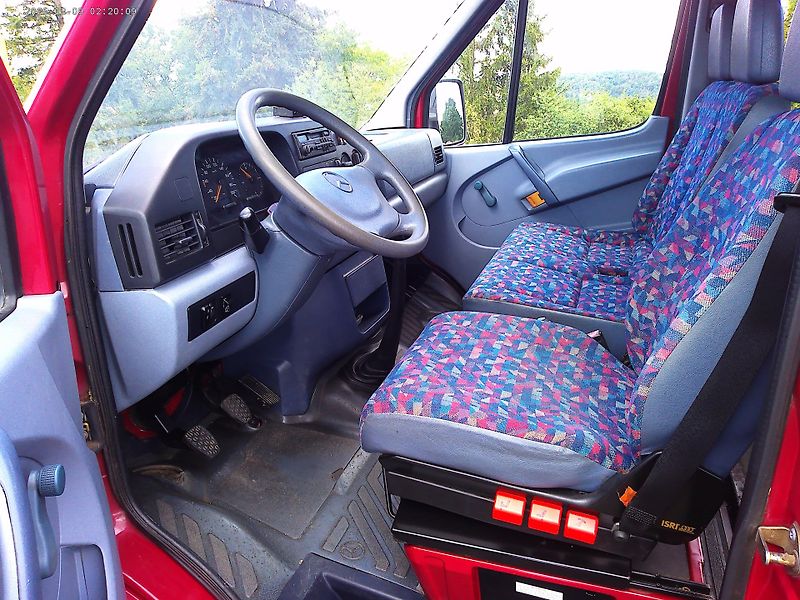 Mercedes-Benz Sprinter 208D, 58 kW, 9 míst, nová STK - fotka 9 z 23