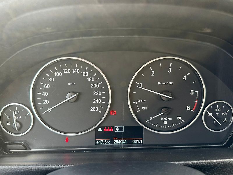 BMW Řada 3 (2014) 318D,2.0D,105KW,4x4,KW PODVO. - fotka 21 z 27