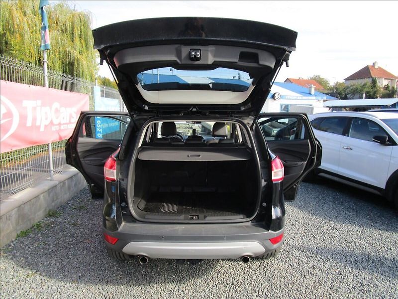 Ford Kuga 1.5 EcoBoost AWD, automat - fotka 34 z 42