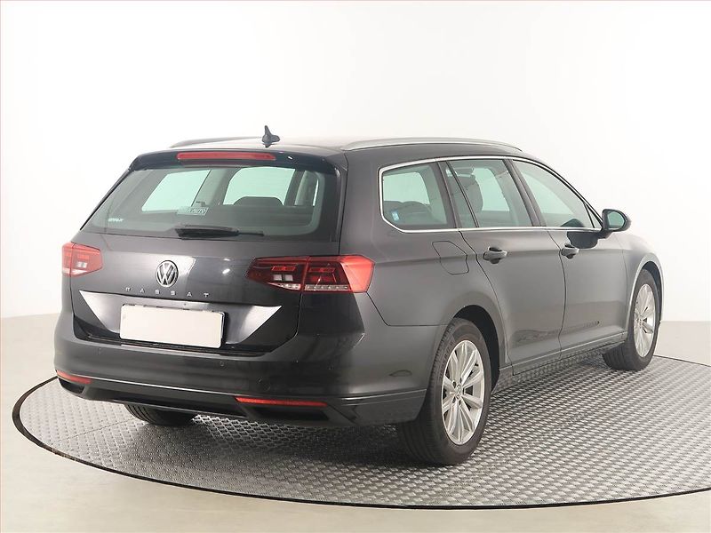 Volkswagen Passat (2019) 2.0 TDI, Automat, Serv.kniha - fotka 5 z 19