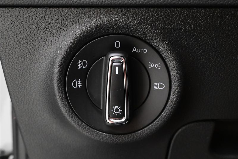 Škoda Karoq 2,0 TDI 110 kW 4x4 DSG Style Z - fotka 25 z 30