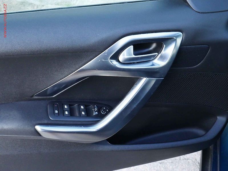 Peugeot 2008 (2019) 1.2 PT, Allure, park. čidla - fotka 14 z 14