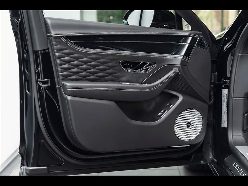 Bentley Flying Spur W12 First Edition - fotka 20 z 27