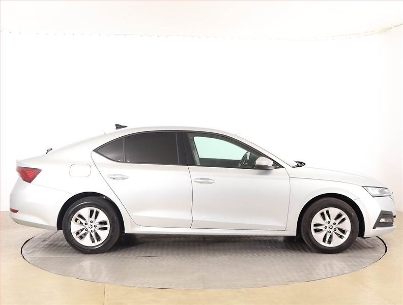 Škoda Octavia (2021) Ambition 2.0 TDI, Tempomat - fotka 6 z 15