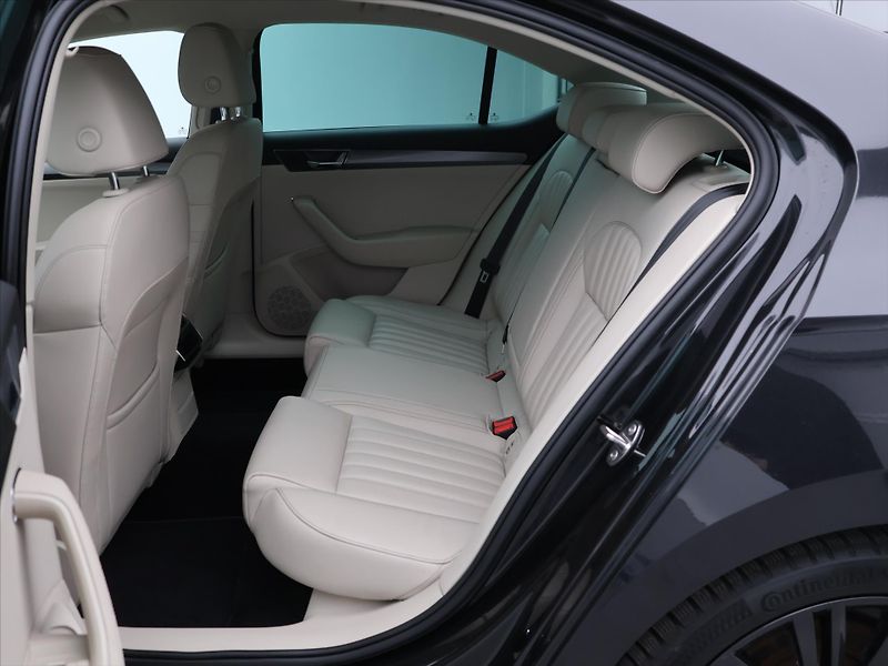 Škoda Superb 2,0 TDI DSG 4x4 CZ Style DPH - fotka 14 z 34