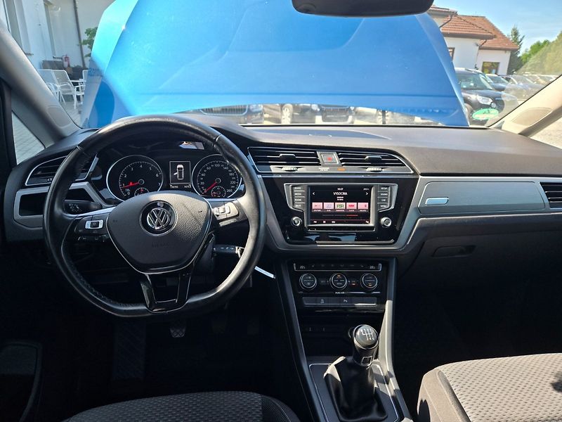 Volkswagen Touran (2016) 1.2 TSI Serviska,Tažné - fotka 13 z 33