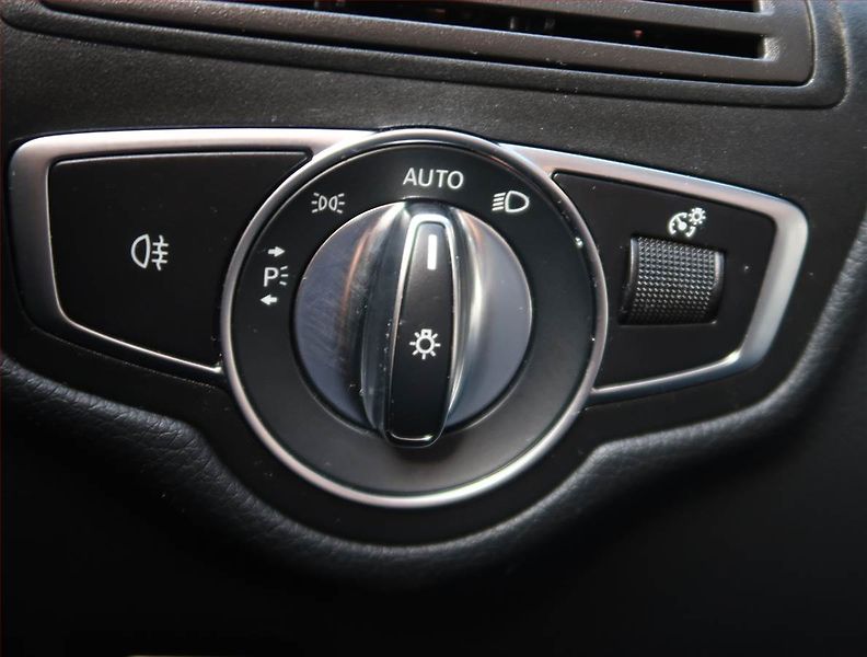 Mercedes-Benz GLC (2022) 300 de 4MATIC - fotka 21 z 25