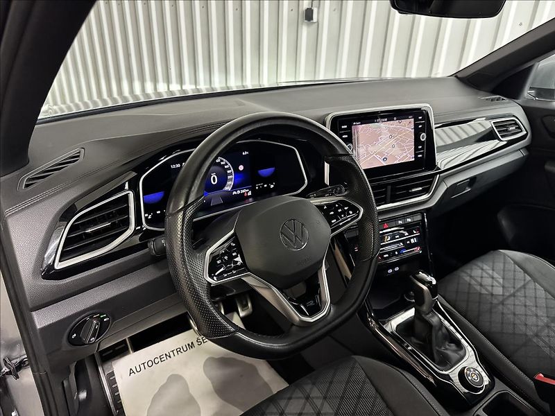 Volkswagen T-Roc R-LINE ACC NEZ-TOP 2XALU DPH - fotka 16 z 46