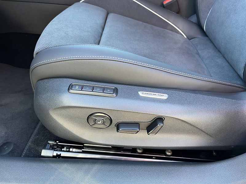 Volkswagen Passat Elegance 2,0 TDI 142 kW 4MOTIO - fotka 21 z 26