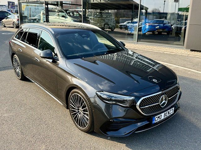 Mercedes-Benz Třídy E (2025) 300 de 4MATIC kombi s EQ - fotka 2 z 46