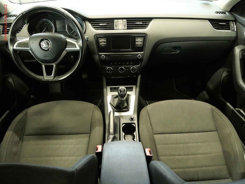 Škoda Octavia (2015) 1.4 TSi, Edition, xenon - fotka 8 z 14