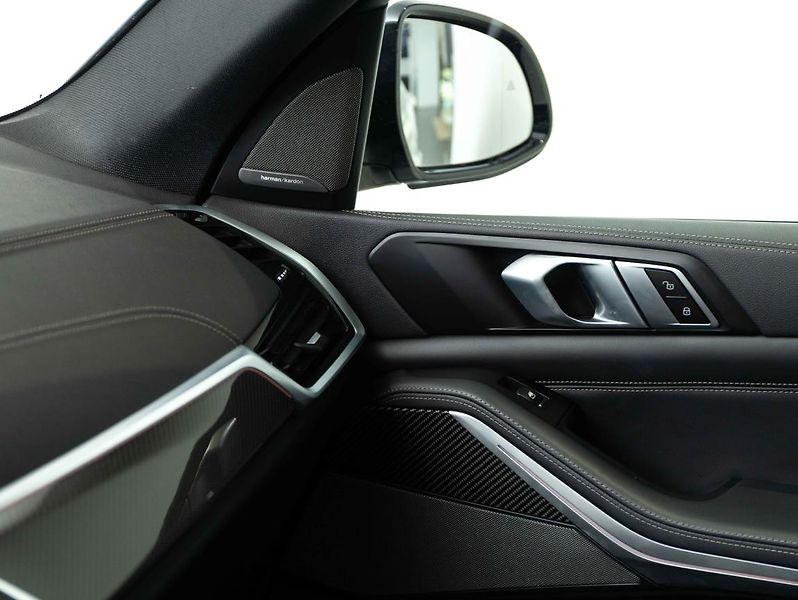 BMW X5 xDrive40i - fotka 16 z 23