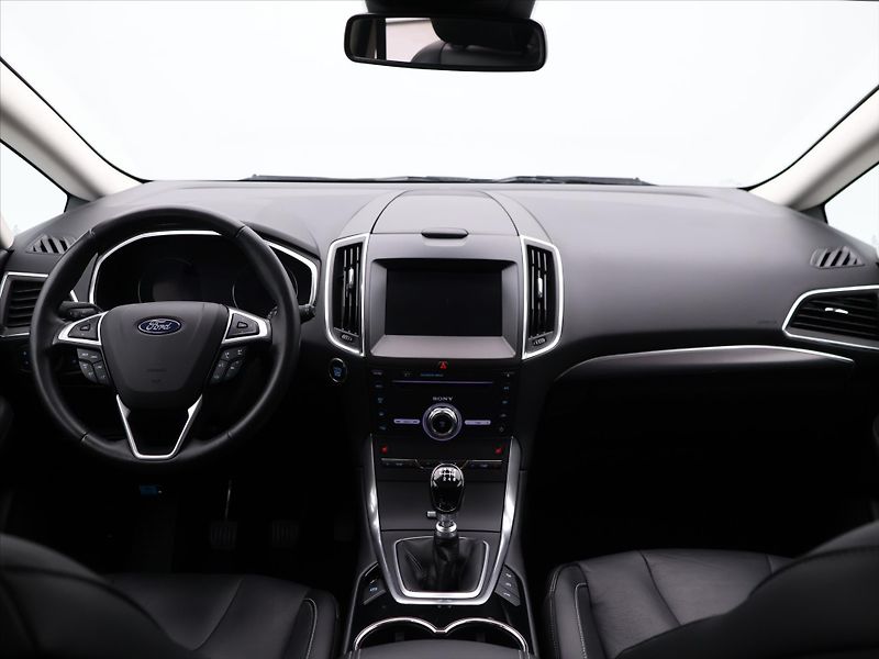 Ford S-MAX 2,0 TDCI 110kW Titanium Pano - fotka 20 z 27