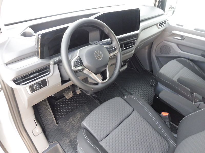 Volkswagen Caravelle (2025) Life DR 2,0 TDI 110kW 8AT - fotka 6 z 29