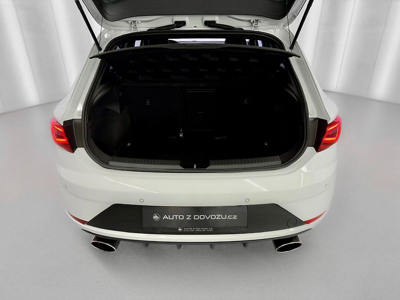 Seat Leon Cupra 300 2.0 TSI, 221 kW / 30 - fotka 24 z 25