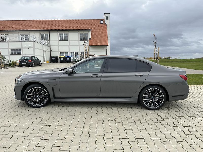 BMW Řada 7 (2019) BMW 745Le xDrive LONG aut. ser - fotka 6 z 57