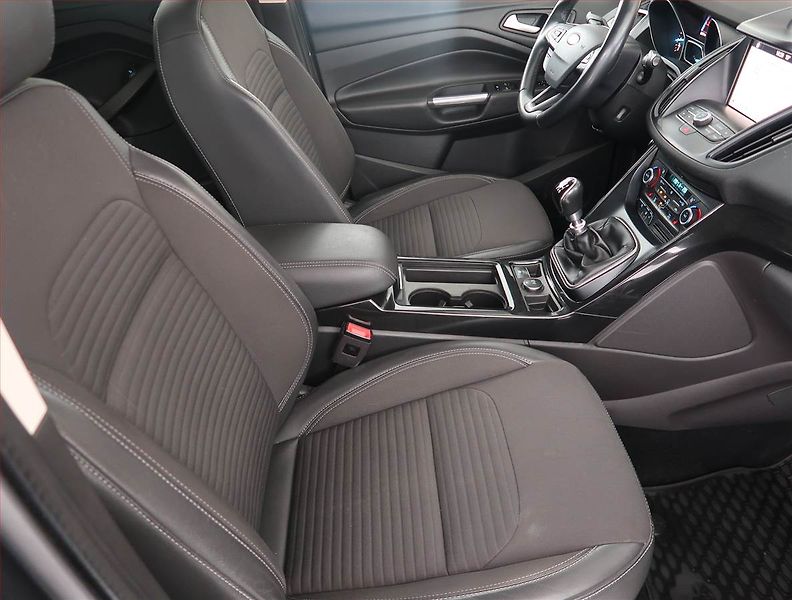 Ford Kuga (2019) 1.5 EcoBoost, Kůže, Navi - fotka 9 z 15
