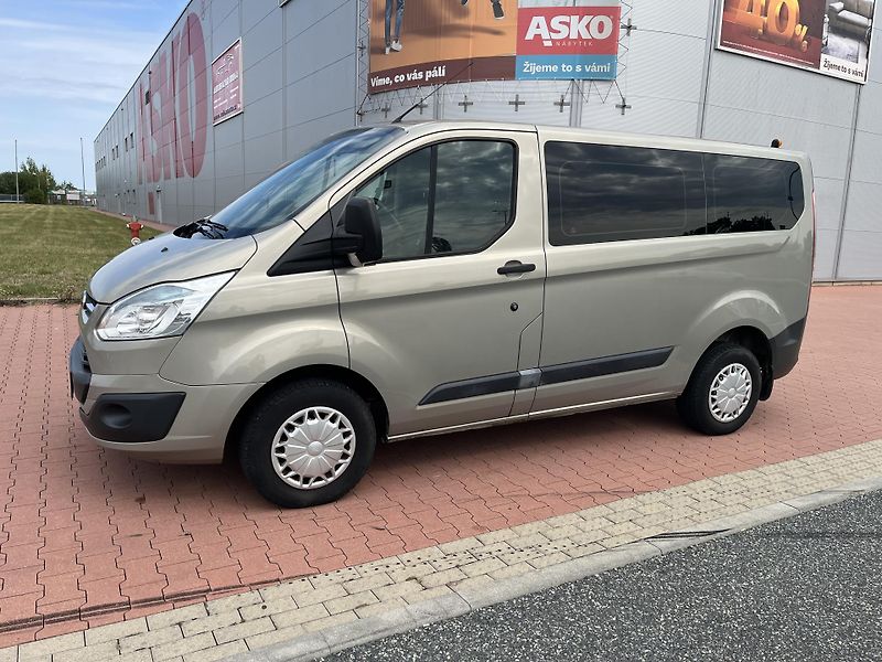 Ford Transit Custom 2.2 TDCi 9 míst - fotka 2 z 27