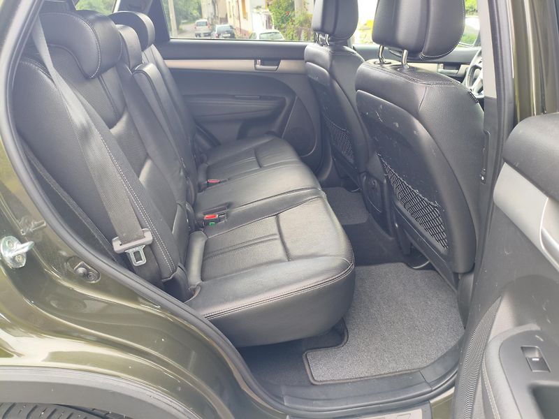 Kia Sorento (2011) 2,2 CRDI Sport 4x4 145Kw - fotka 15 z 28