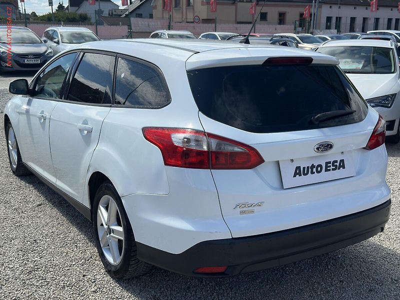Ford Focus (2014) 1.6 TDCi, AC, výhřev sed - fotka 6 z 18