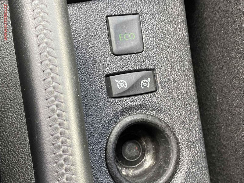 Renault Captur (2017) 1.2TCe, Intense, AT, LED - fotka 13 z 18