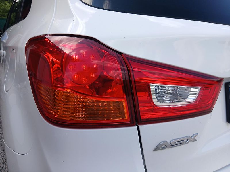 Mitsubishi ASX 2.3 Di-D AWD ČR 2.MAJ - fotka 32 z 33