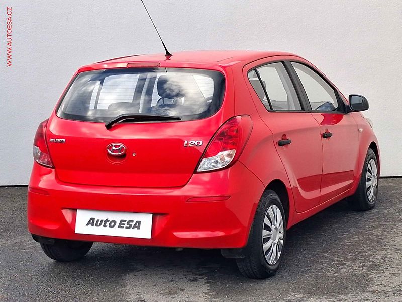 Hyundai i20 (2013) 1.2i, ČR, Klima - fotka 4 z 13