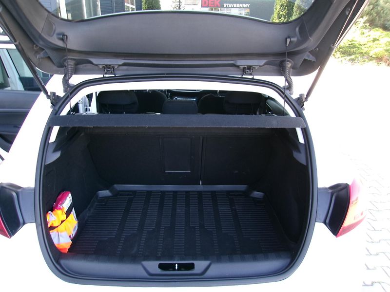 Peugeot 308 1.2i automat - fotka 19 z 22