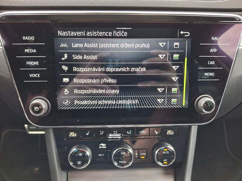 Škoda Superb (2022) Combi Scout DSG 4x4 2,0TDi 147 - fotka 24 z 35
