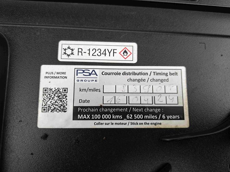 Peugeot 5008 1,2PT EAT8 ALLURE LED ALU NAVI - fotka 25 z 25