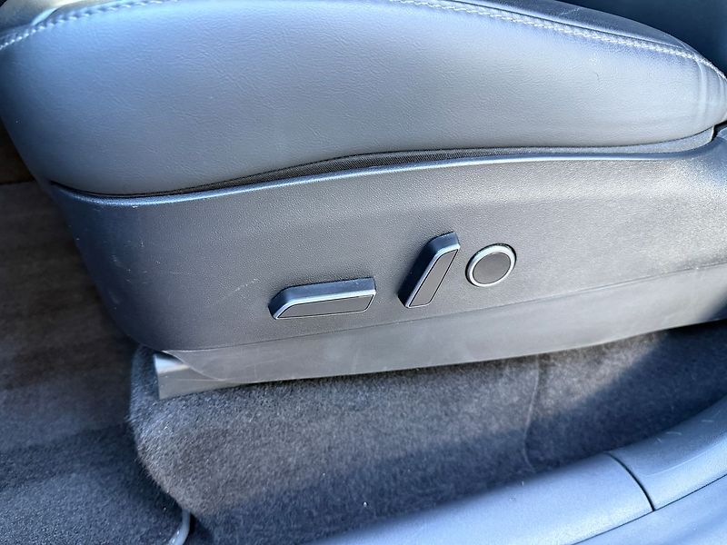 Tesla Model Y Standart Range LFP - fotka 12 z 40