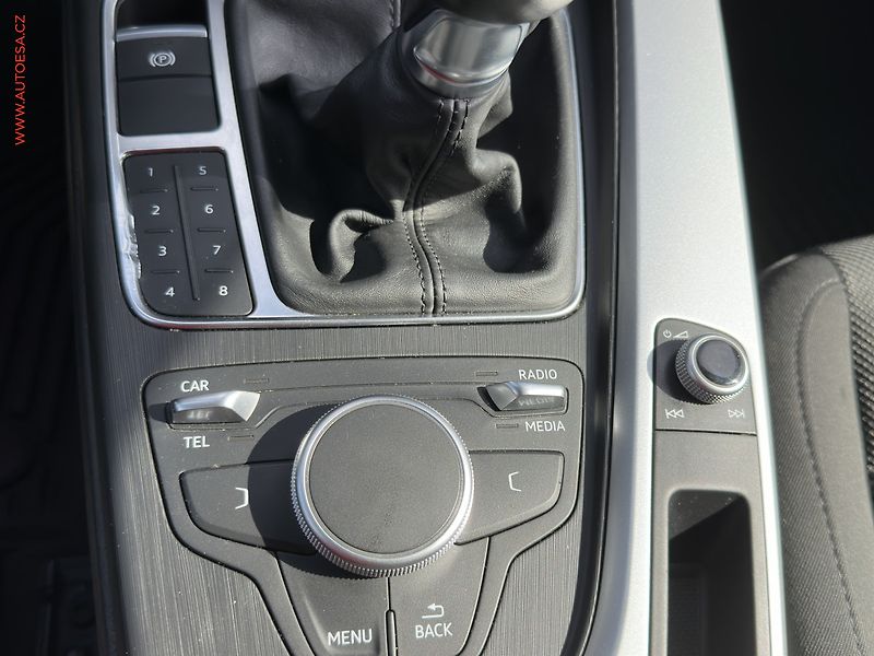 Audi A4 (2017) 2.0TDi, ČR, AC, výhřev sed. - fotka 16 z 21