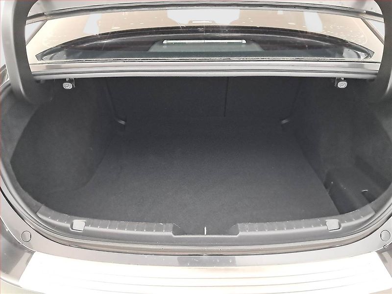 Mazda 3 (2021) 2.0 Skyactiv-G - fotka 14 z 19