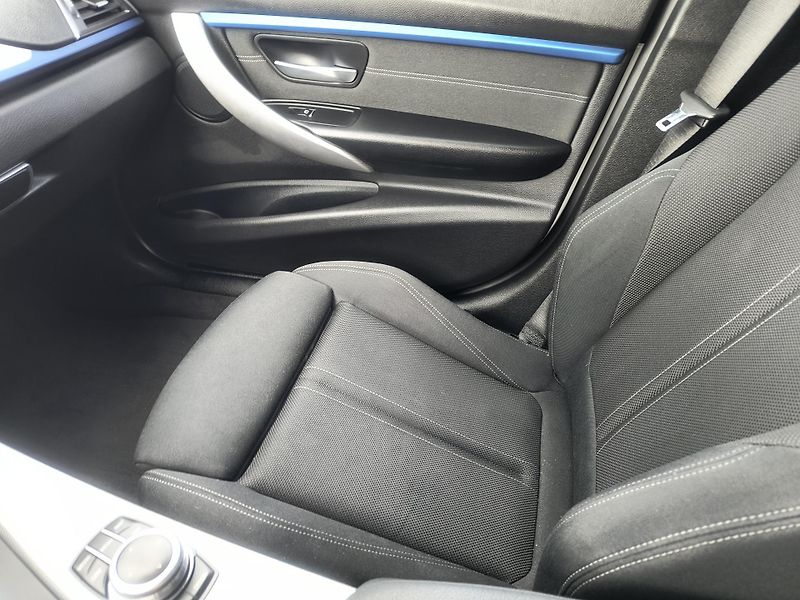 BMW Řada 3 (2019) 320 M XD AT ČR/NAVI/KAMERA/ALU - fotka 38 z 53