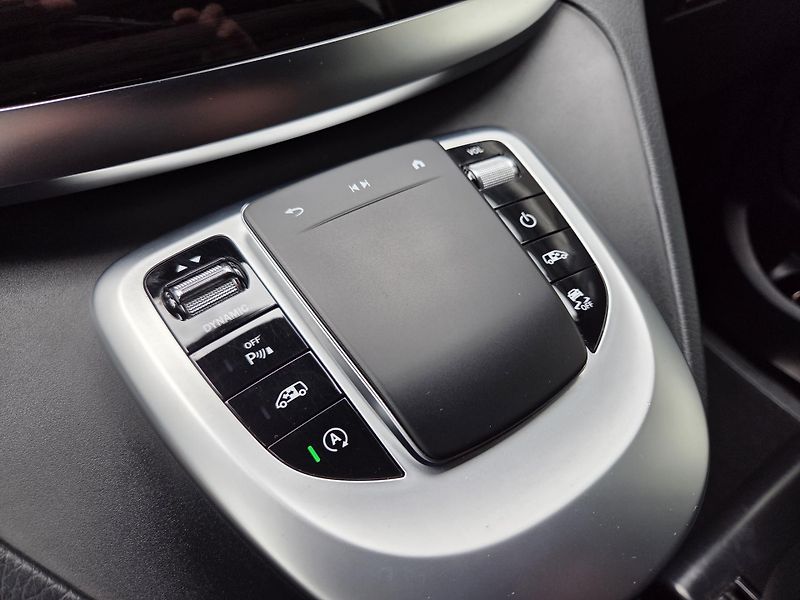 Mercedes-Benz Třídy V (2023) 300d 4M AVG AMG TOPvýbava 1m - fotka 46 z 49