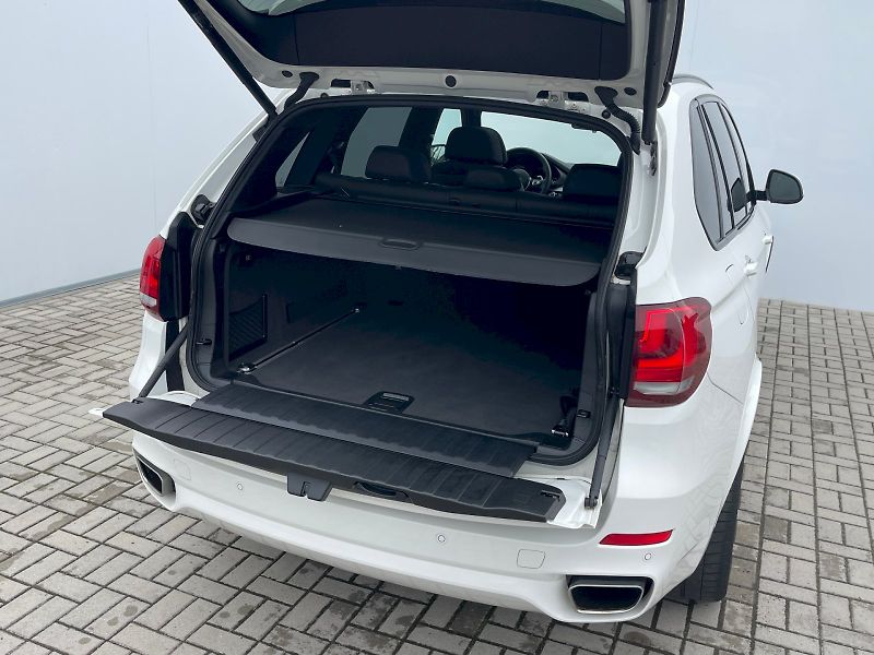 BMW X5 (2017) 3.0 / 230 kW xDrive 40d M-Pake - fotka 12 z 30
