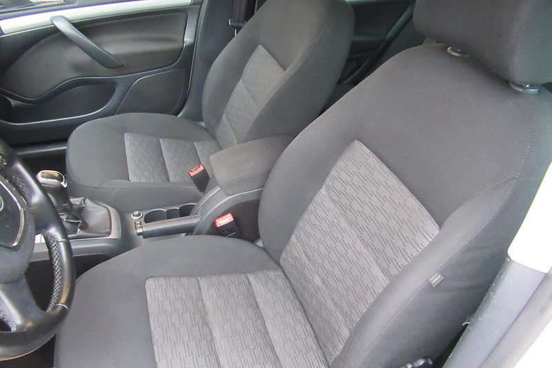 Škoda Octavia 2.0 TDi AUT.KLIMA VYHŘÍV.SED. - fotka 14 z 18