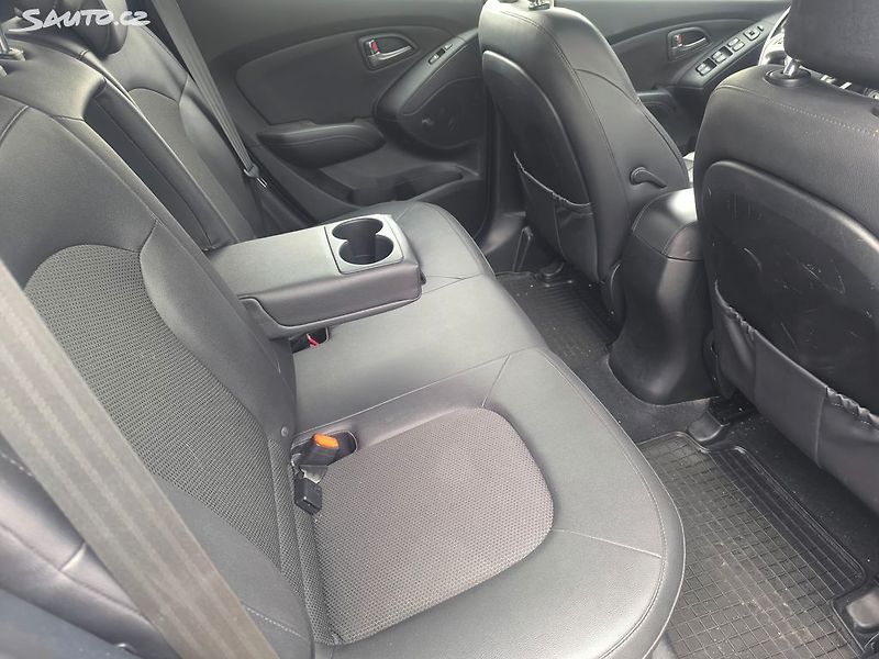 Hyundai ix35 2.0D4X4,70KM,MAX VÝBAVA,KRÁSNÝ - fotka 10 z 31
