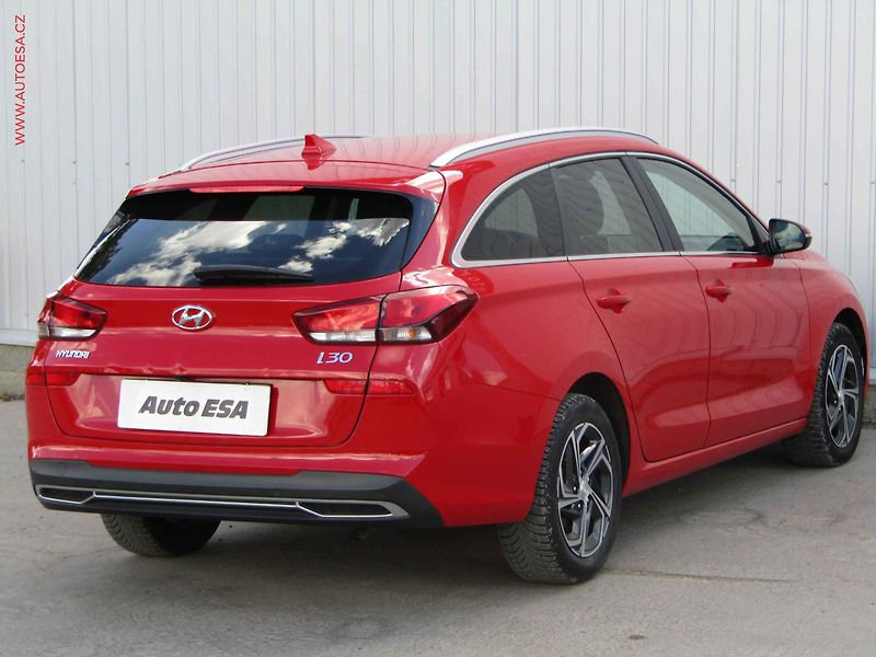 Hyundai i30 (2023) 1.0 T-GDi, ČR, Smart, LED - fotka 4 z 21
