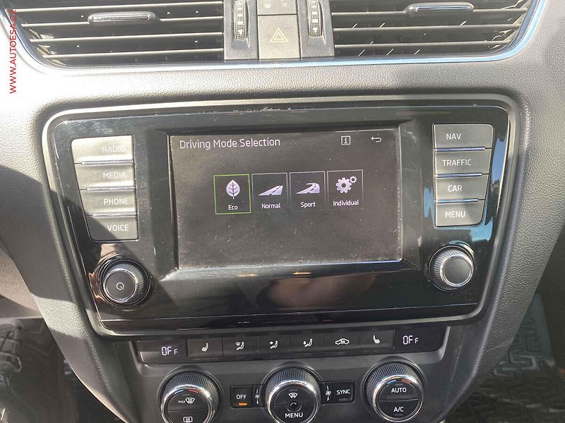 Škoda Octavia (2016) 2.0 TSi, RS Challange, bixen - fotka 19 z 20